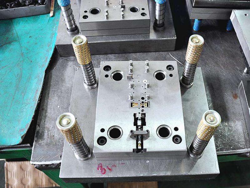 江城模具制造-01